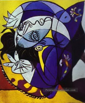Fille sur un oreiller 1936 cubisme Pablo Picasso Peinture à l'huile